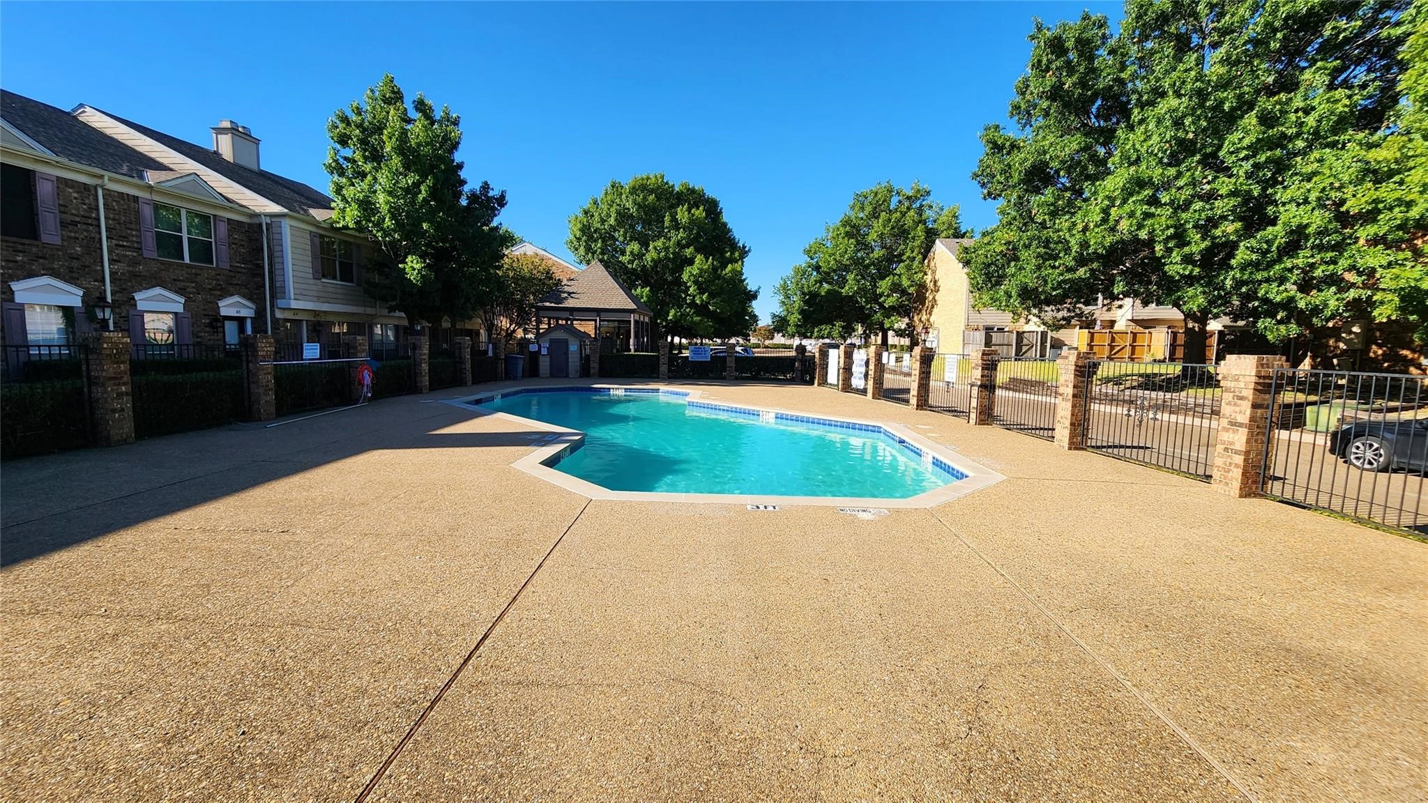 625 Carriagehouse Garland TX 75040