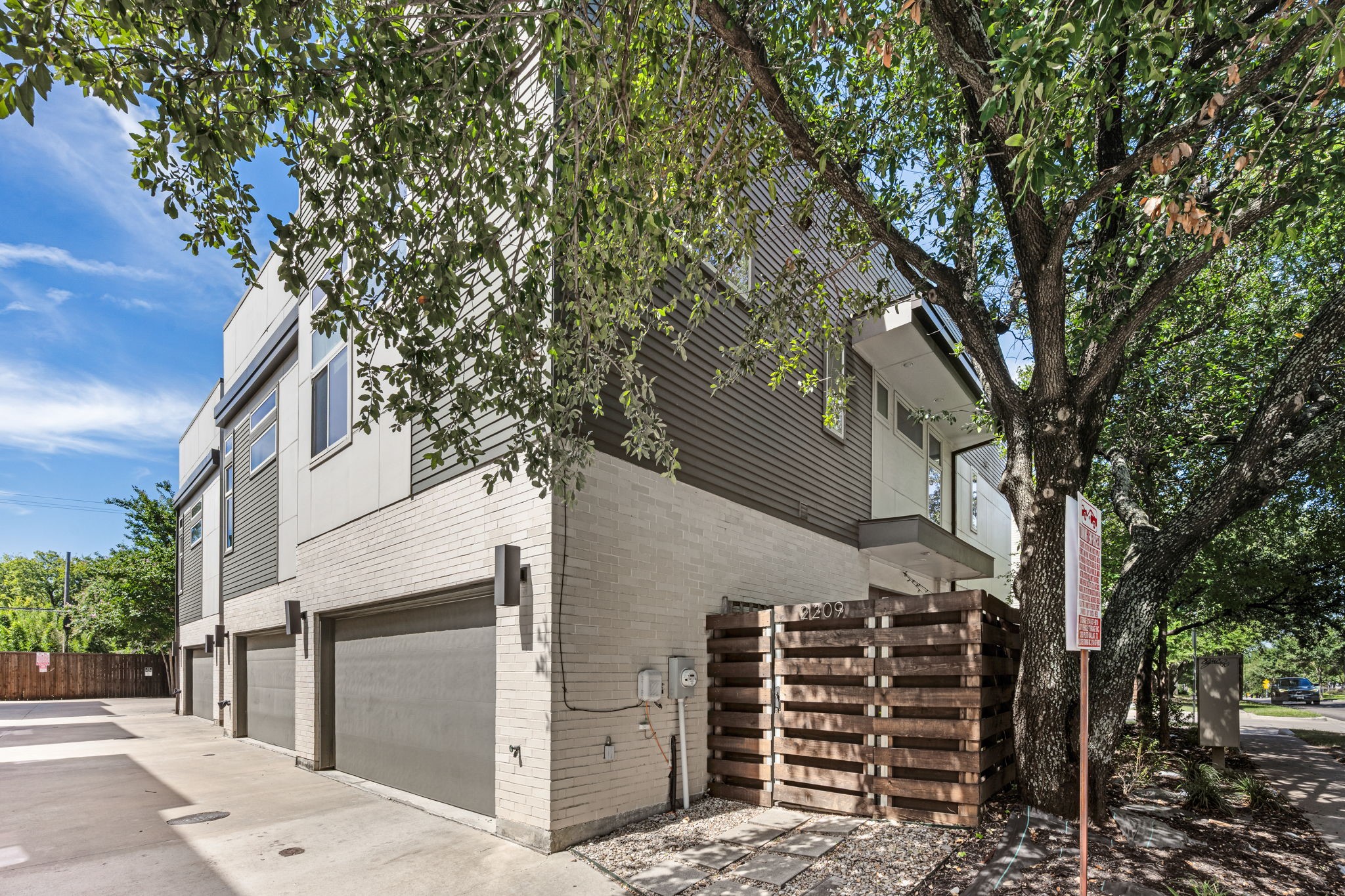 2209 Lola Court Dallas TX 75206