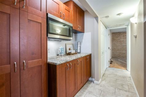 2111 Via Catalina Carrollton TX 75006