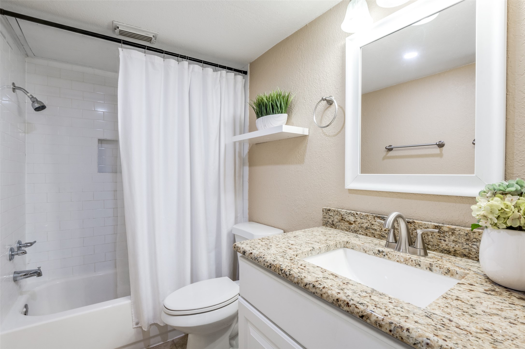 2111 Via Catalina Carrollton TX 75006