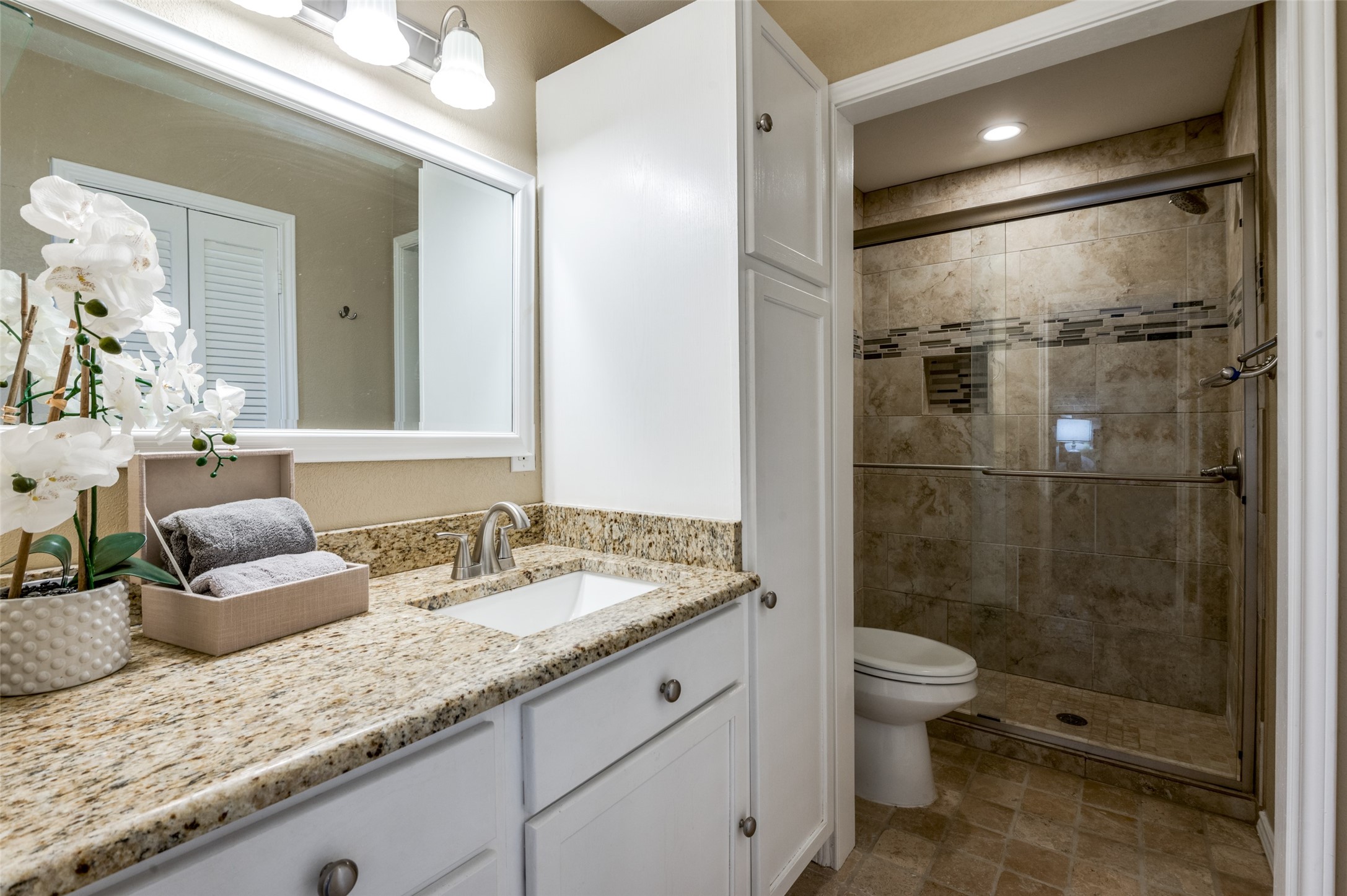 2111 Via Catalina Carrollton TX 75006