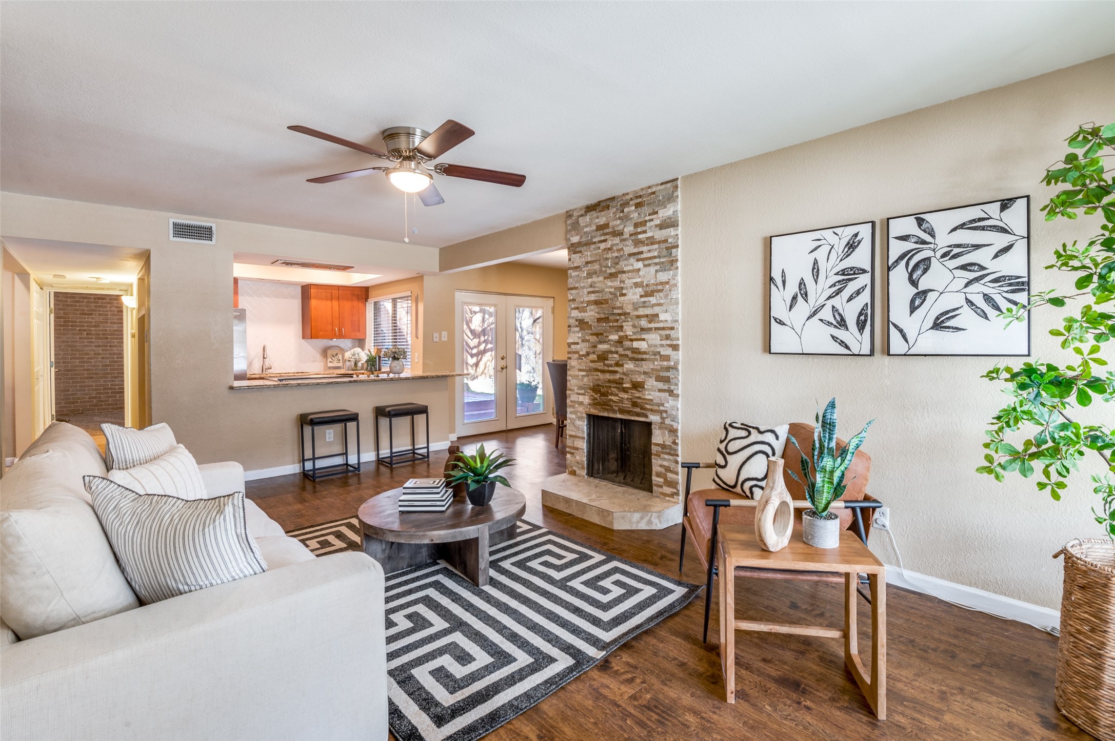 2111 Via Catalina Carrollton TX 75006