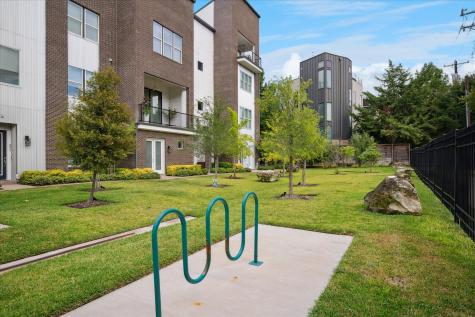 381 E Greenbriar Dallas TX 75203