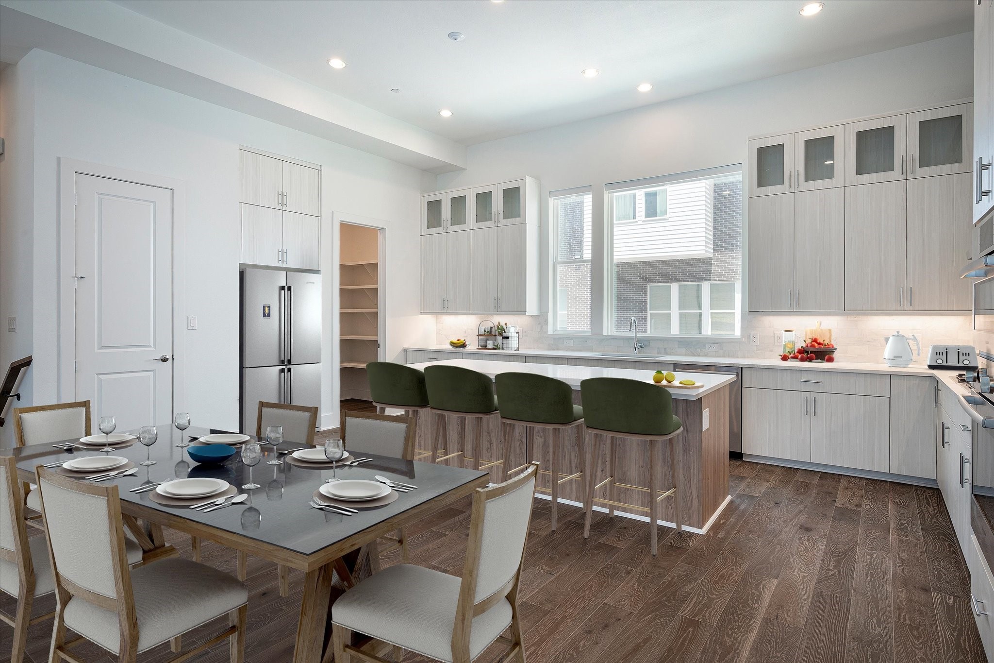 381 E Greenbriar Dallas TX 75203