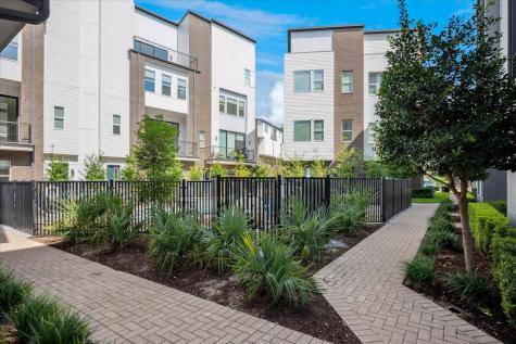 381 E Greenbriar Dallas TX 75203