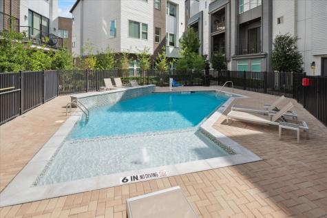 381 E Greenbriar Dallas TX 75203