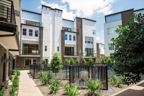 381 E Greenbriar Dallas TX 75203