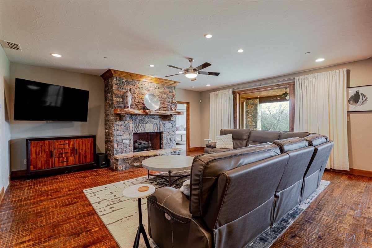 2033 Harbor Way Graford TX 76449