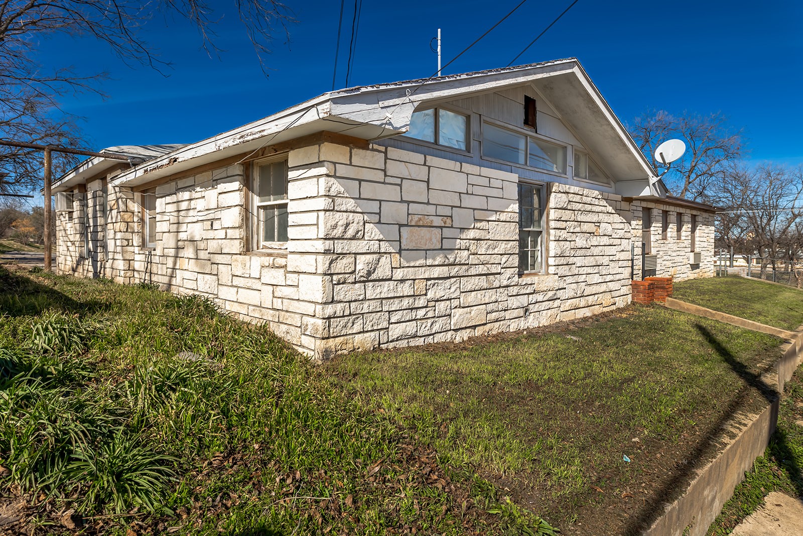 104 E Fifth Street Brady TX 76825