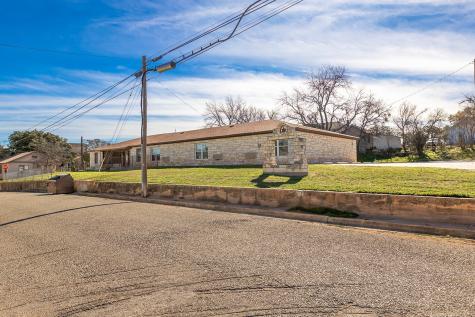 104 E Fifth Street Brady TX 76825