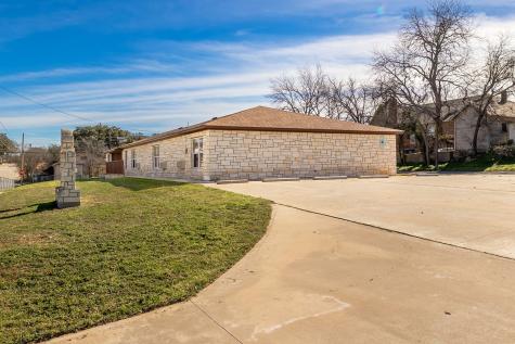 104 E Fifth Street Brady TX 76825