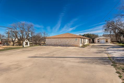 104 E Fifth Street Brady TX 76825