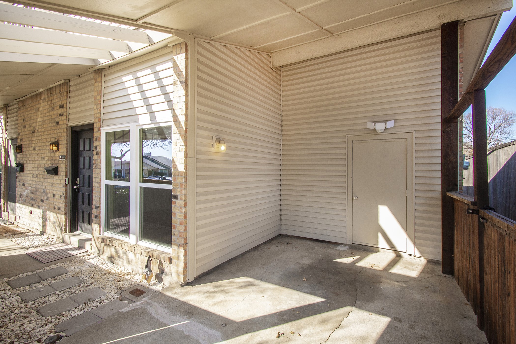 2611 Via Cordova Carrollton TX 75006