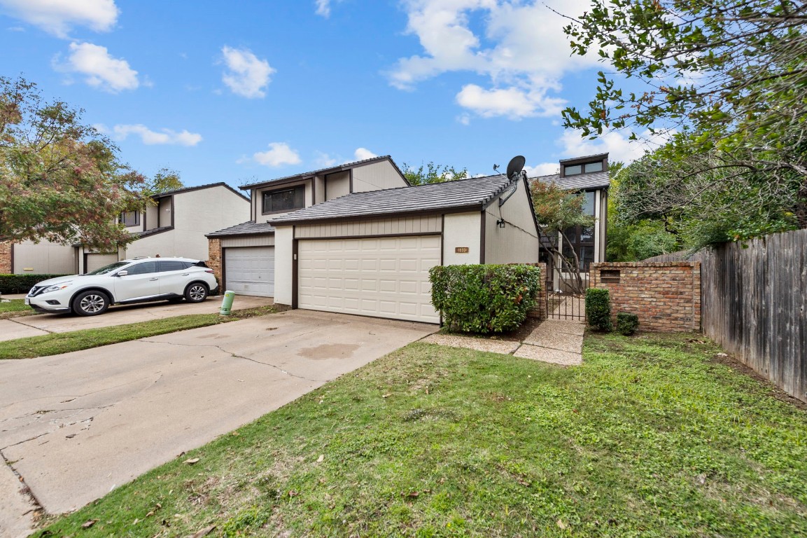 1000 Woodoak Court Fort Worth TX 76112
