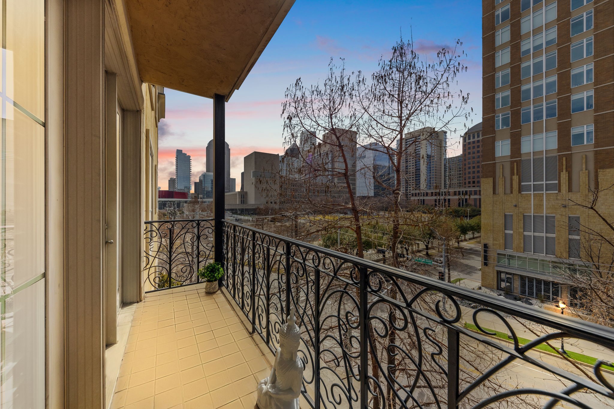 2300 Leonard Street Dallas TX 75201