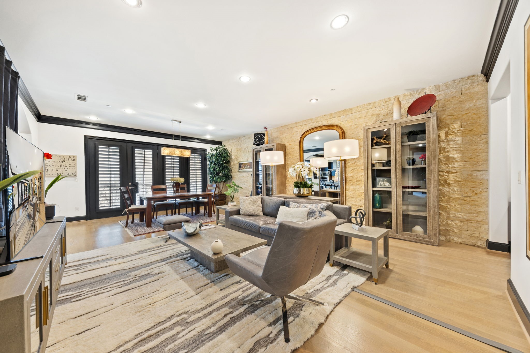 2300 Leonard Street Dallas TX 75201