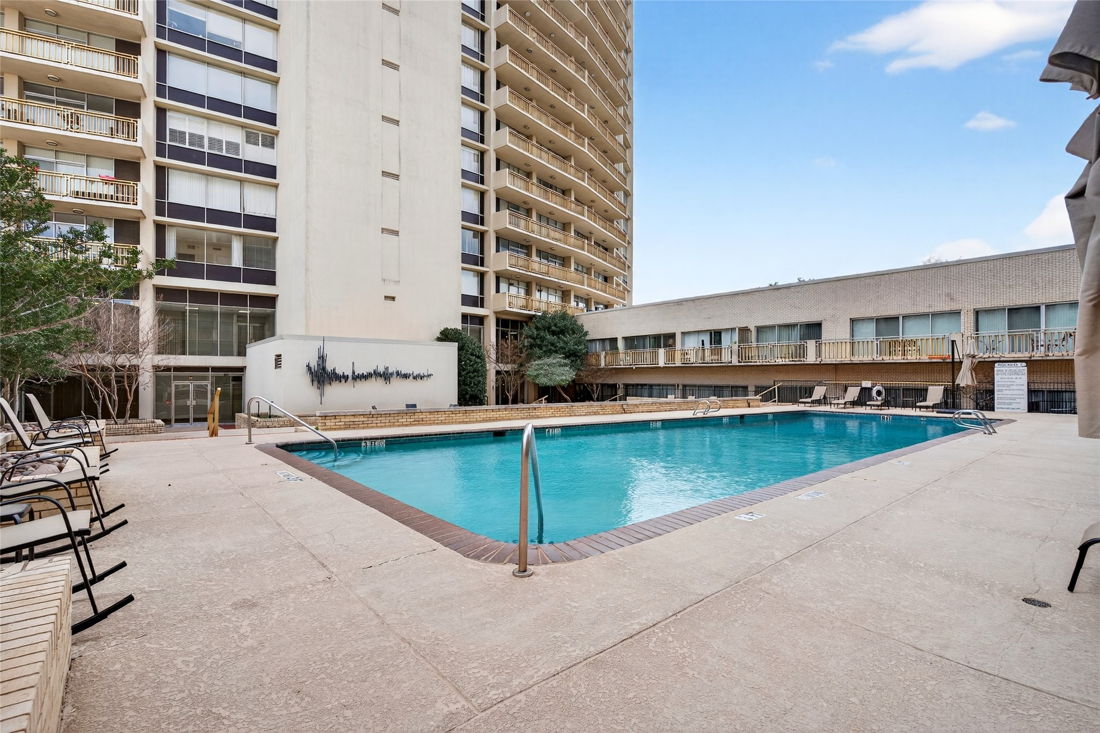 6211 Northwest Highway Dallas TX 75225