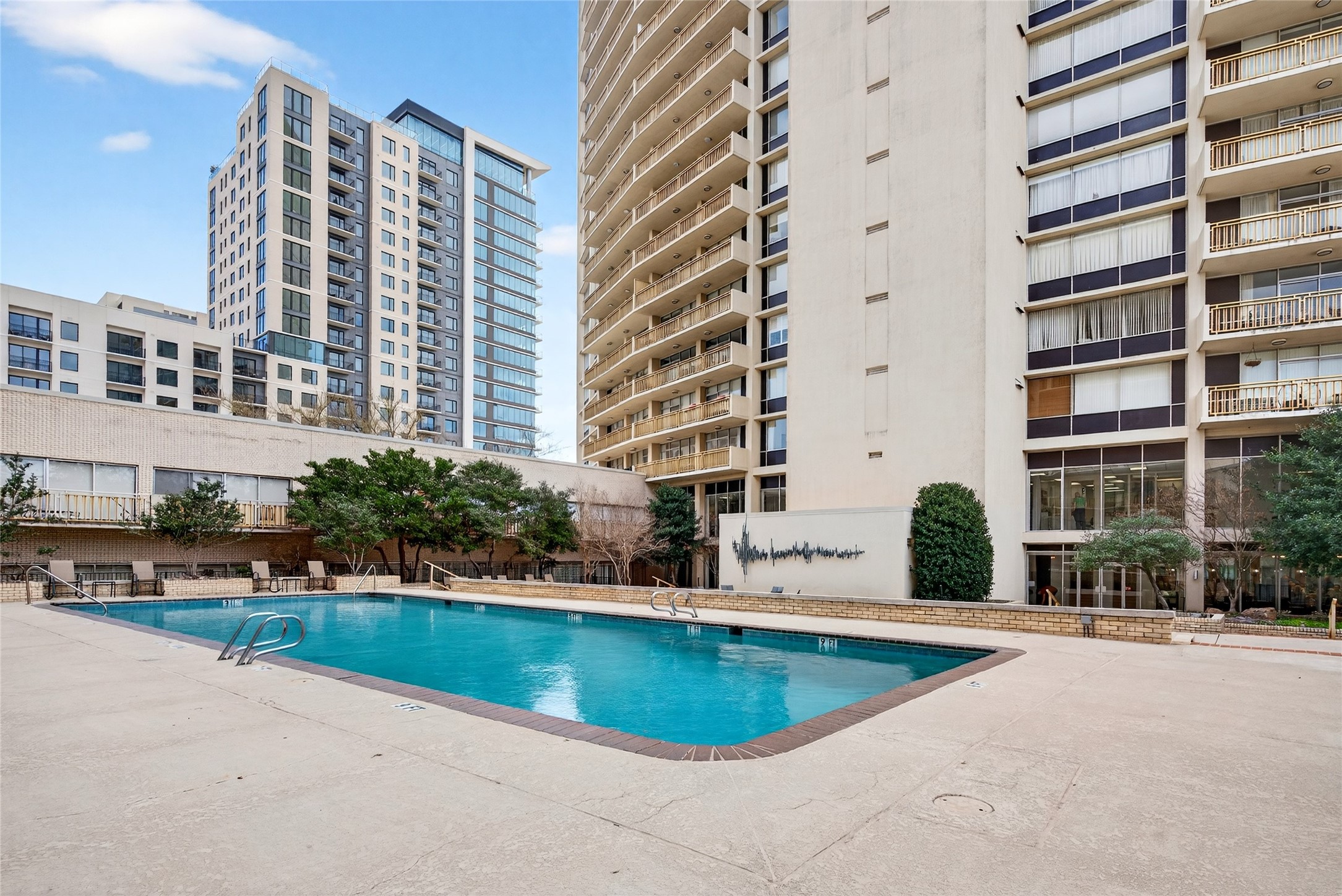6211 Northwest Highway Dallas TX 75225