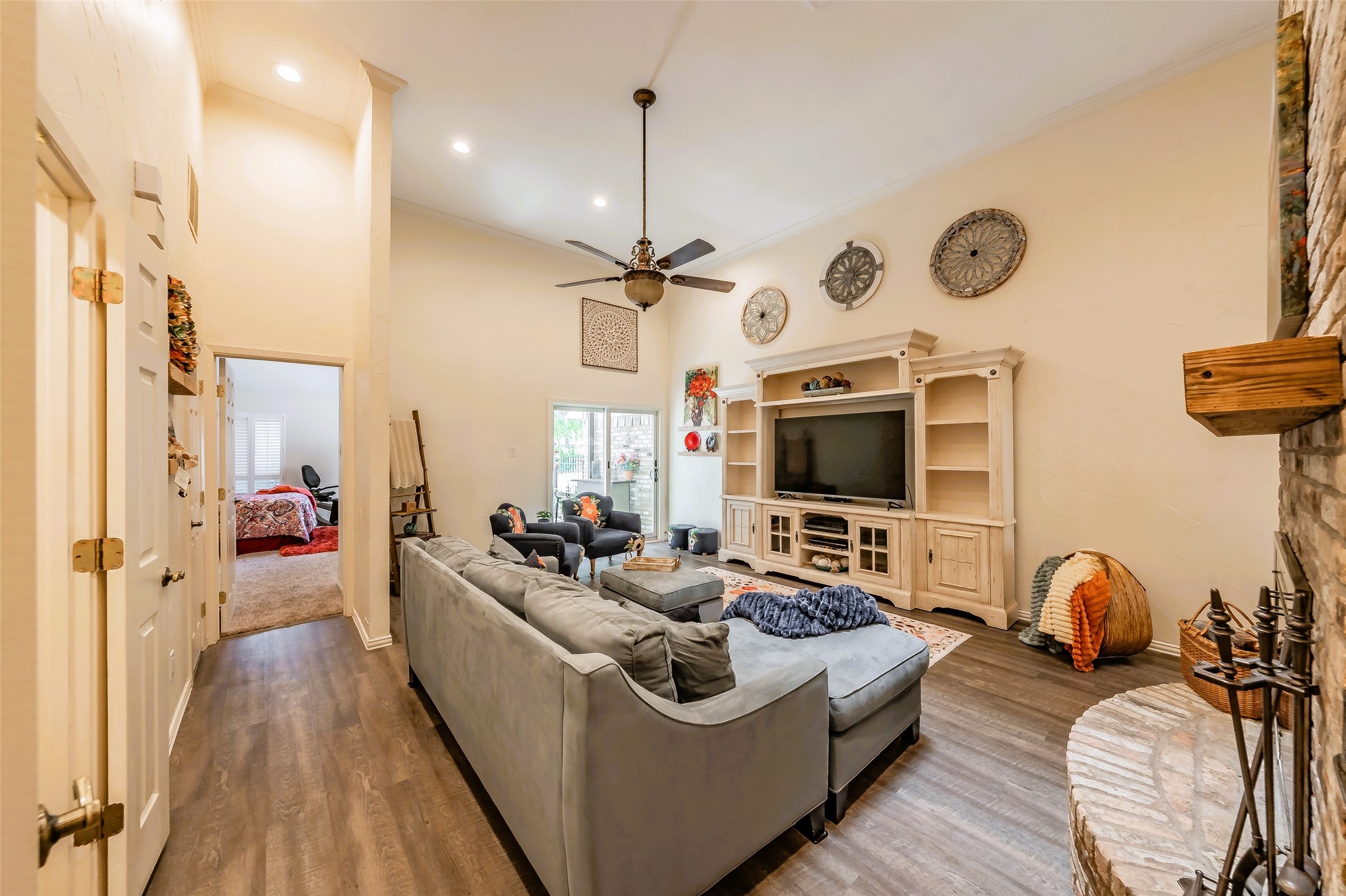 5912 Meadow Wood Lane Fort Worth TX 76112