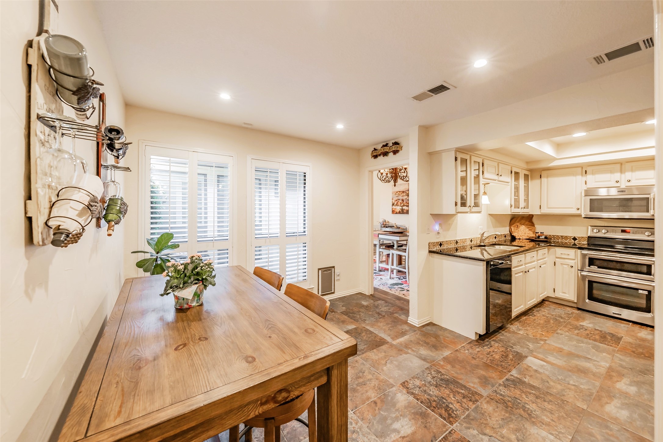 5912 Meadow Wood Lane Fort Worth TX 76112