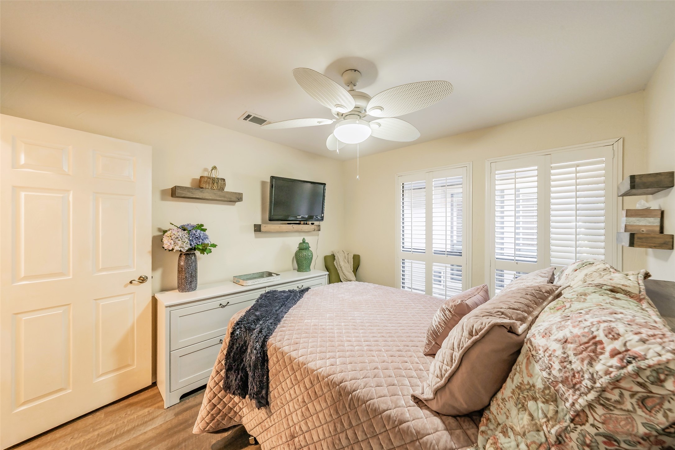 5912 Meadow Wood Lane Fort Worth TX 76112