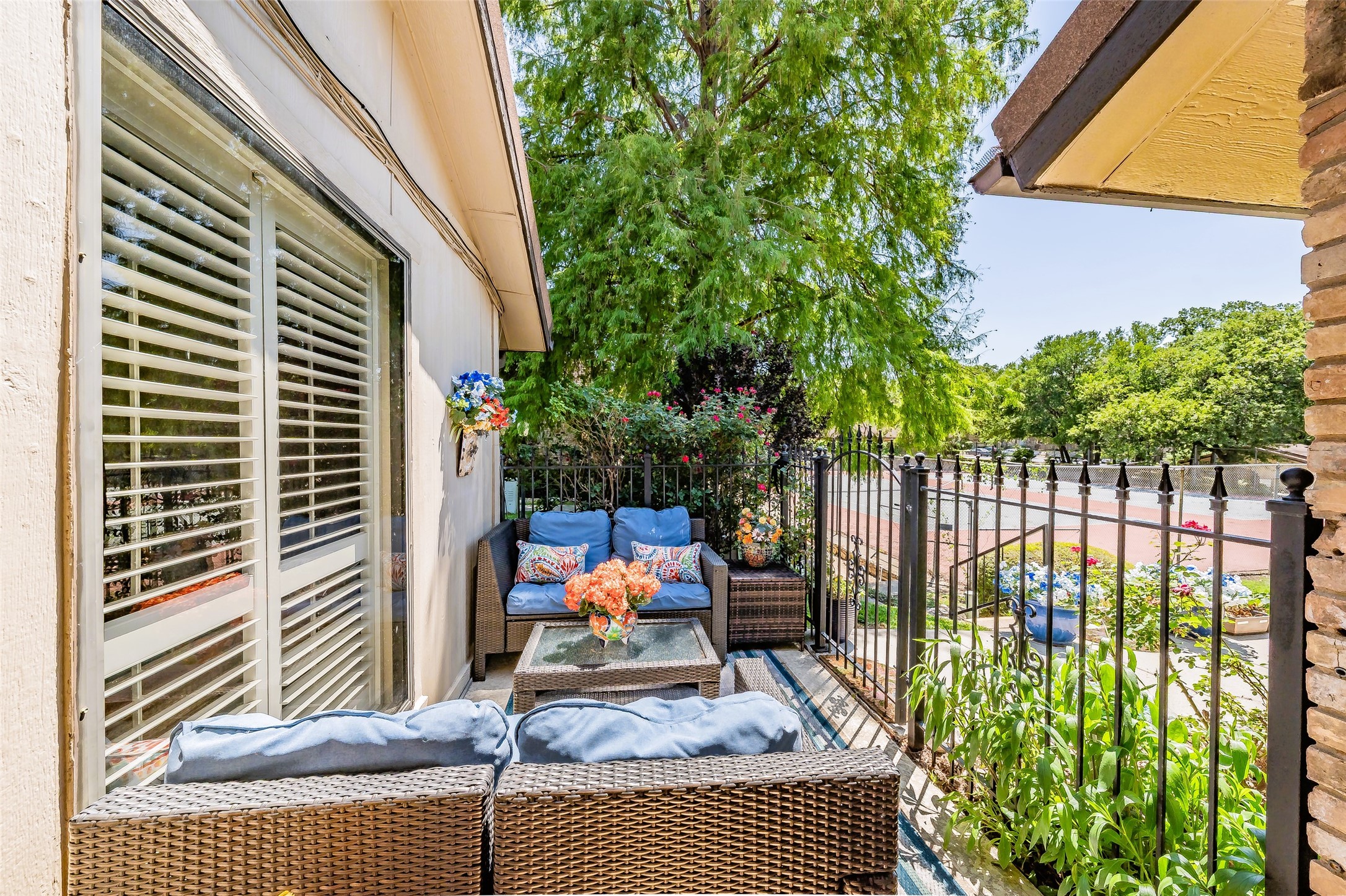 5912 Meadow Wood Lane Fort Worth TX 76112