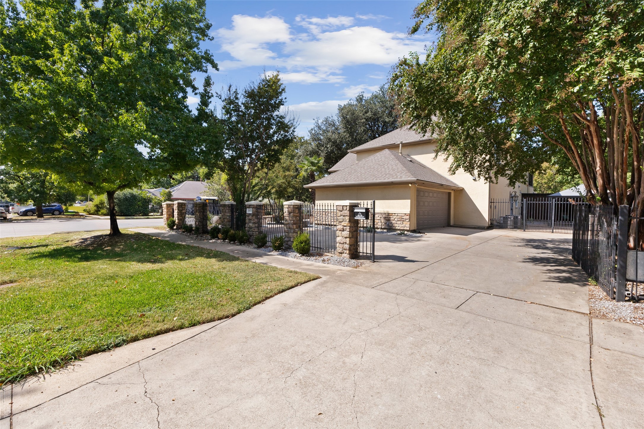 3103 Hedgerow Drive Dallas TX 75235