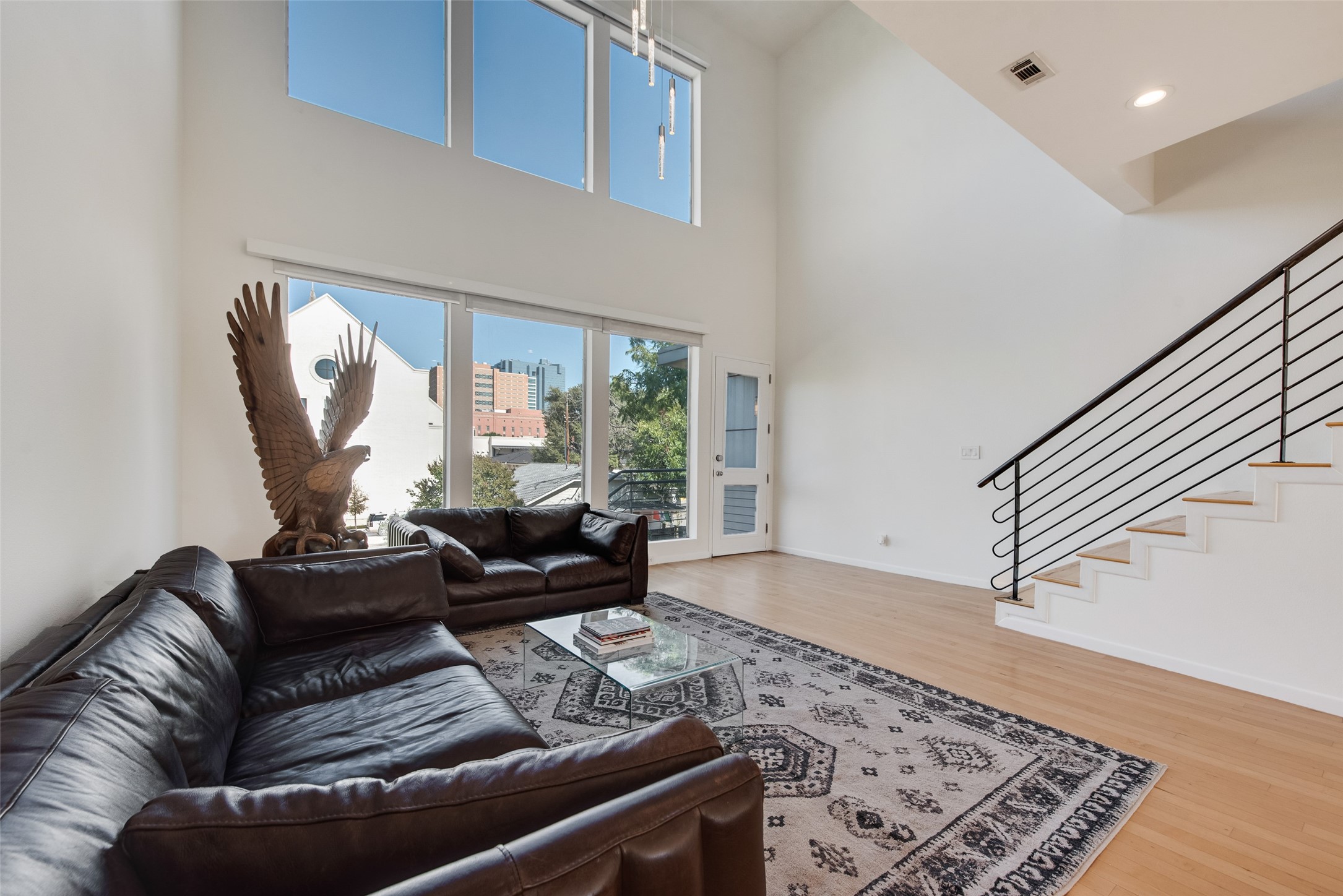 Fort Worth TX, 959 W Bluff Street, Unit 105