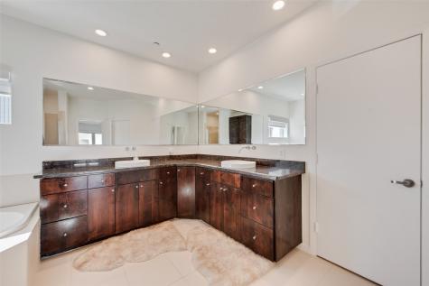 959 W Bluff Street Fort Worth TX 76102