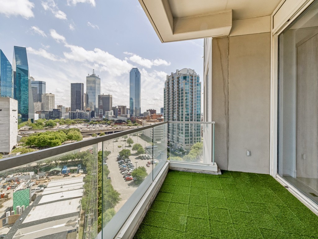 2408 Victory Park Lane Dallas TX 75219