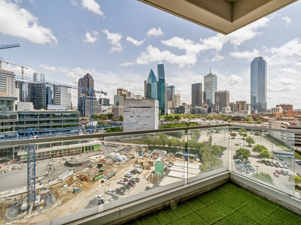 2408 Victory Park Lane Dallas TX 75219