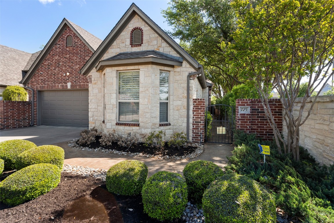 725 N Avalon Court Granbury TX 76048