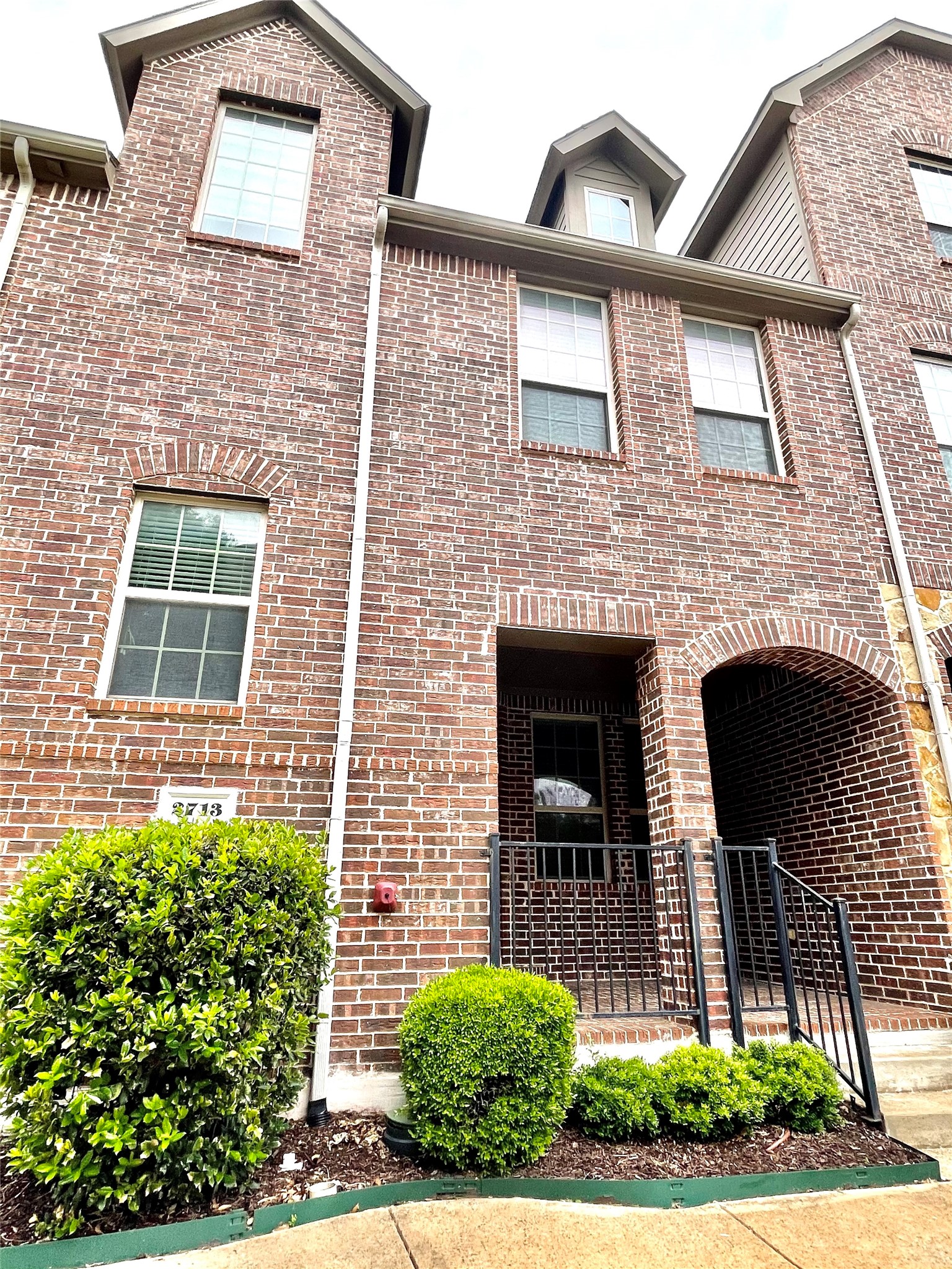 2713 Troutt Drive Carrollton TX 75010