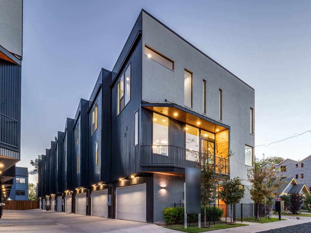 426 W 9th Street Dallas TX 75208