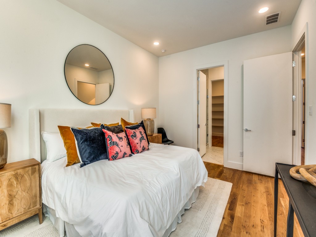 426 W 9th Street Dallas TX 75208