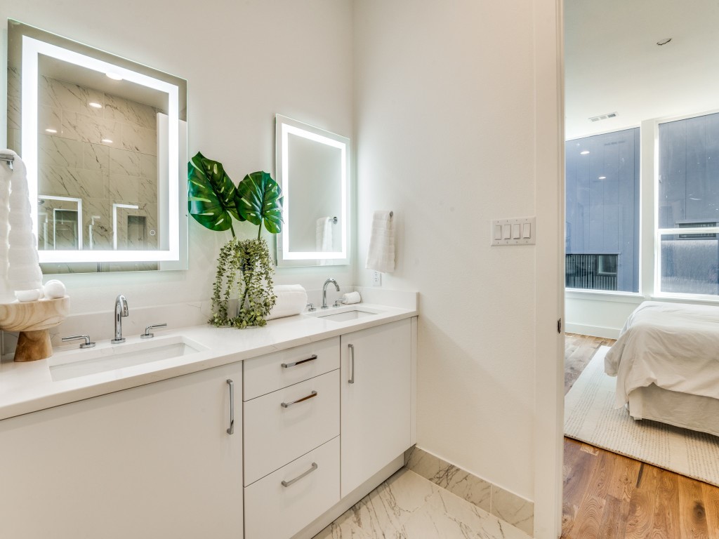 426 W 9th Street Dallas TX 75208