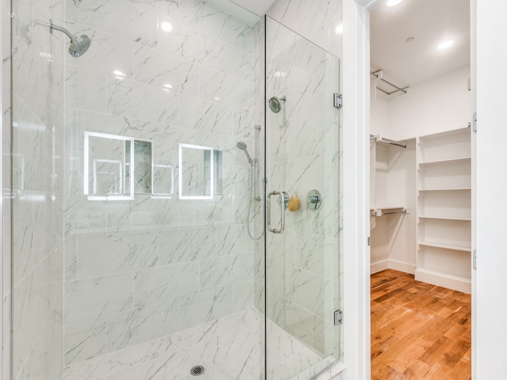 426 W 9th Street Dallas TX 75208