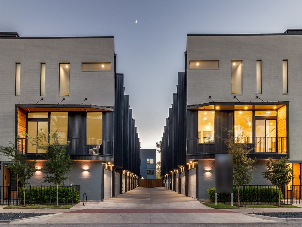 426 W 9th Street Dallas TX 75208