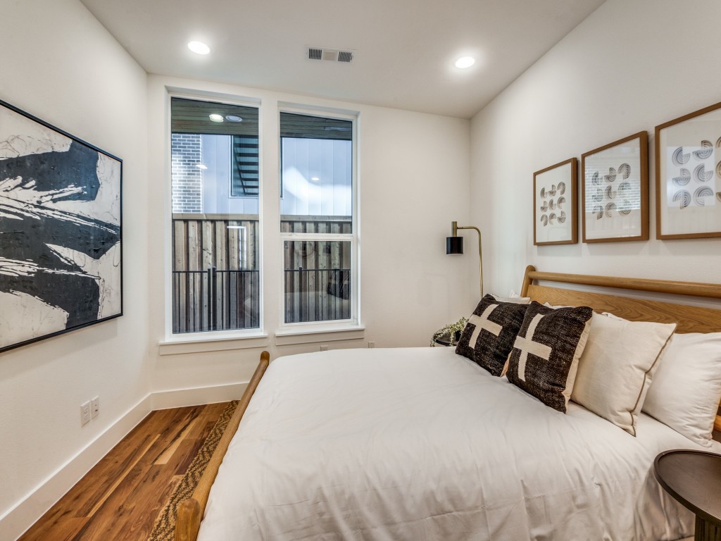 426 W 9th Street Dallas TX 75208