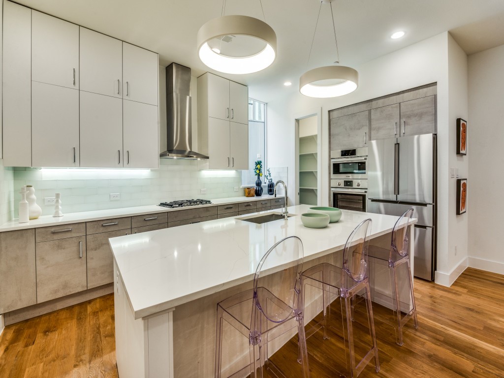426 W 9th Street Dallas TX 75208