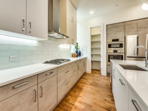 426 W 9th Street Dallas TX 75208