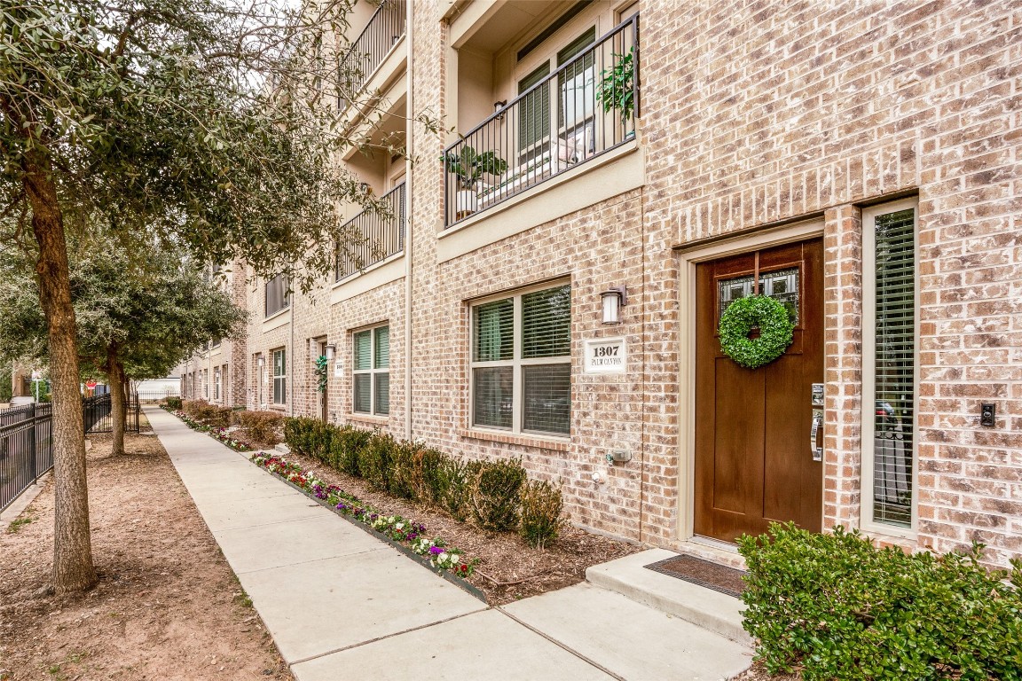 1307 Palm Canyon Drive Dallas TX 75204