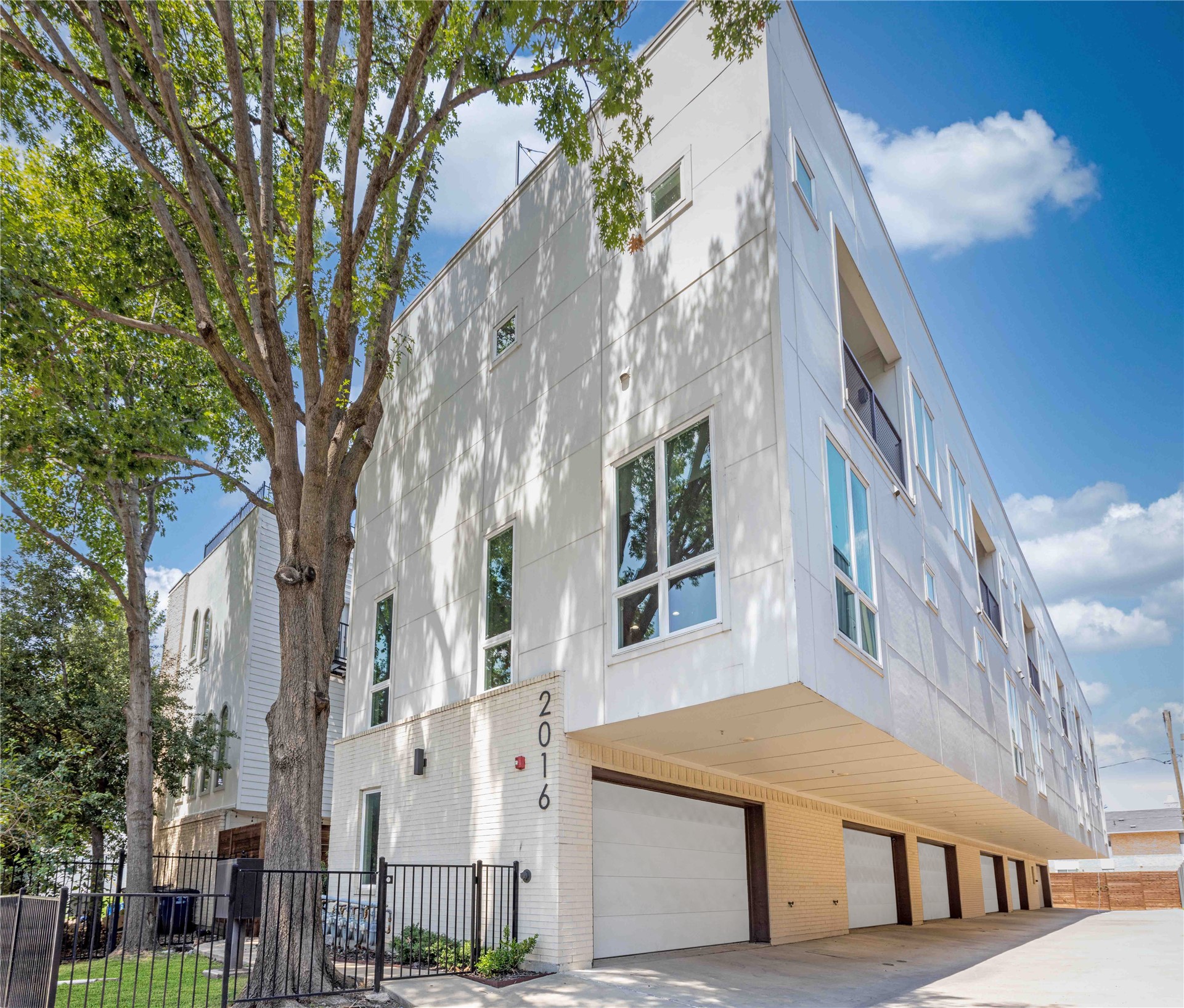 2016 N Fitzhugh Avenue Dallas TX 75204
