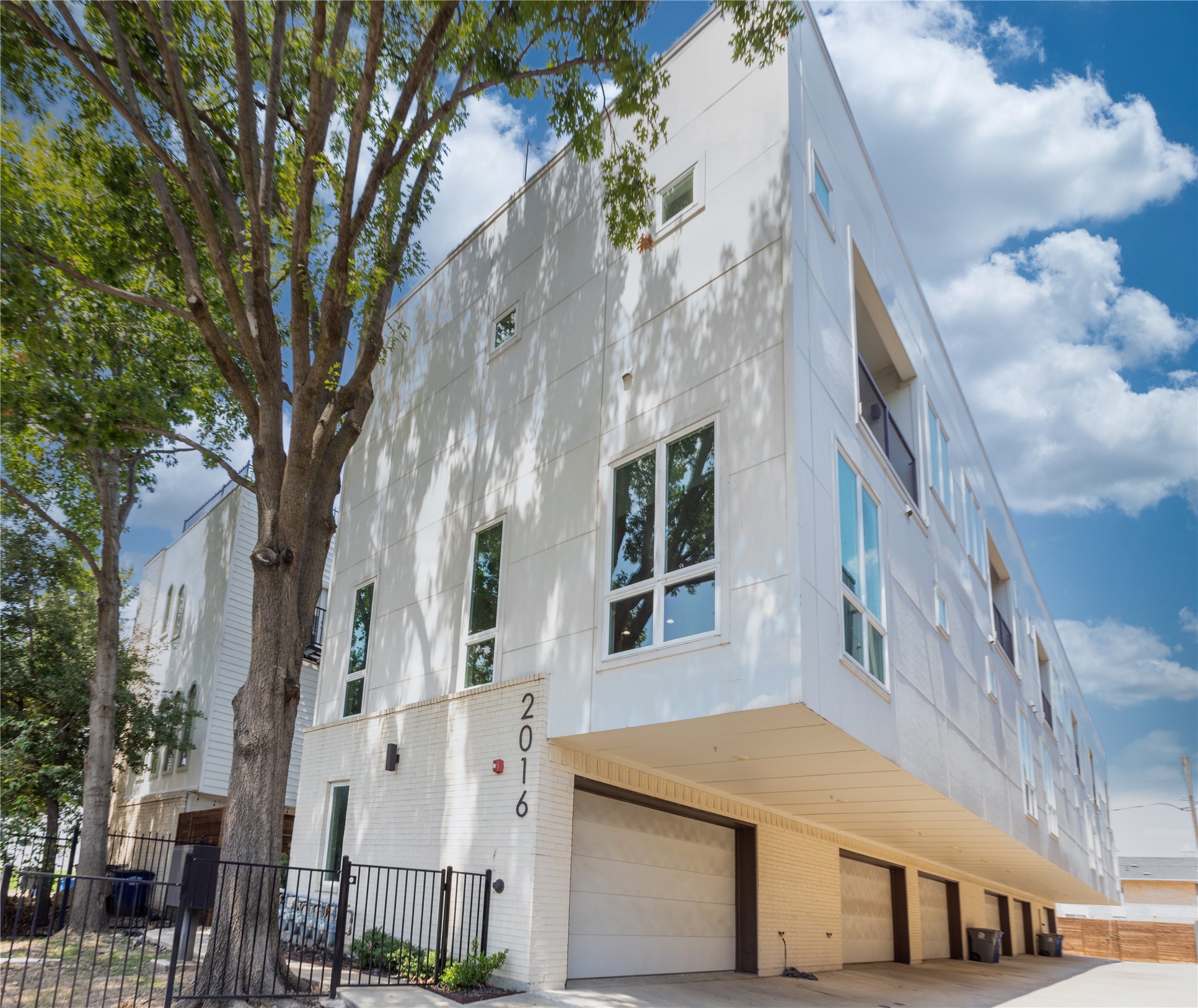 2016 N Fitzhugh Avenue Dallas TX 75204