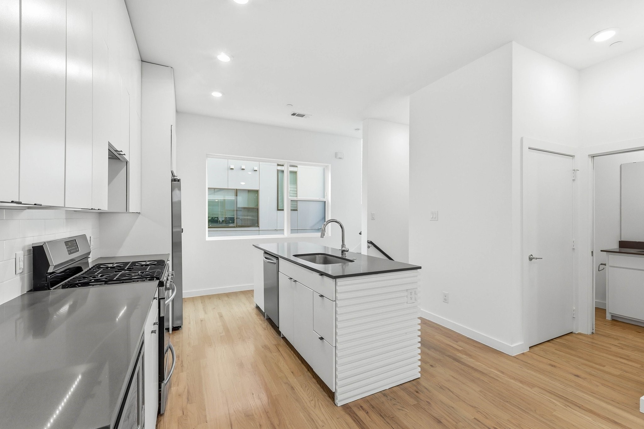 427 W 10th Street Dallas TX 75208