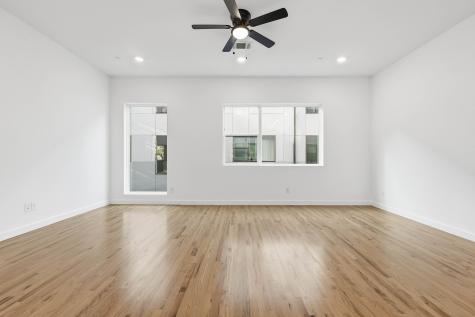 427 W 10th Street Dallas TX 75208