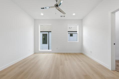 427 W 10th Street Dallas TX 75208