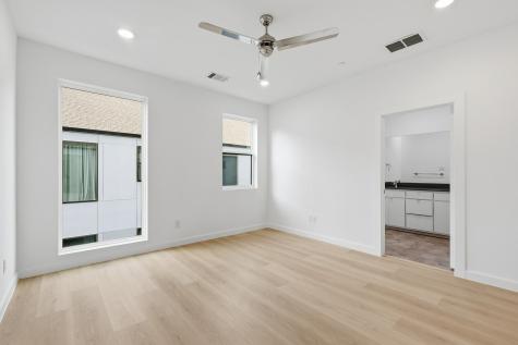 427 W 10th Street Dallas TX 75208