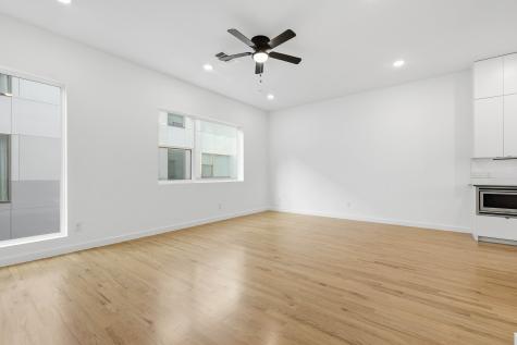 427 W 10th Street Dallas TX 75208
