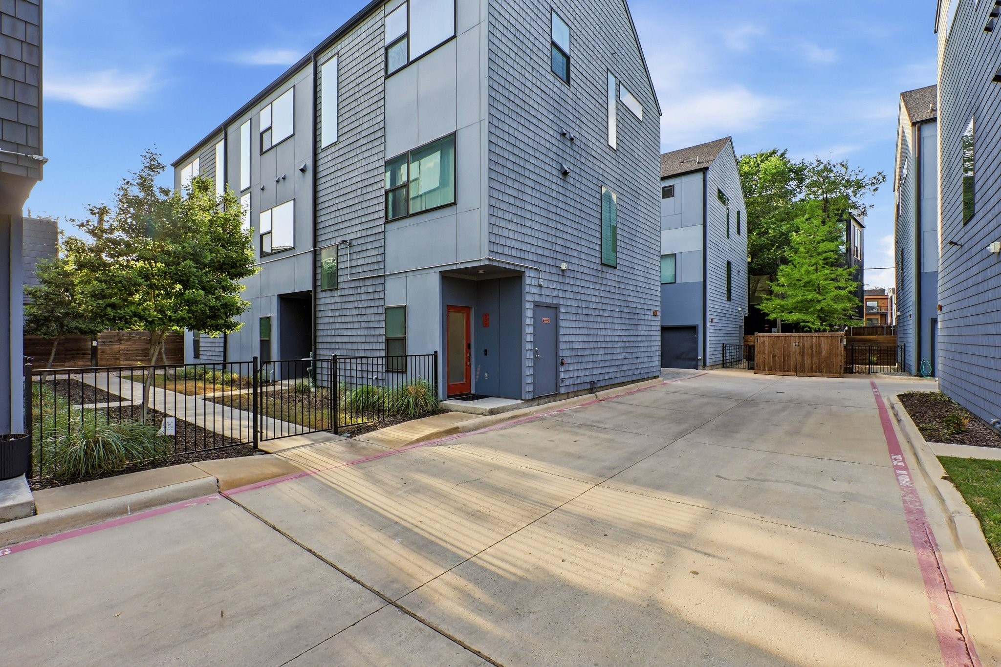 427 W 10th Street Dallas TX 75208